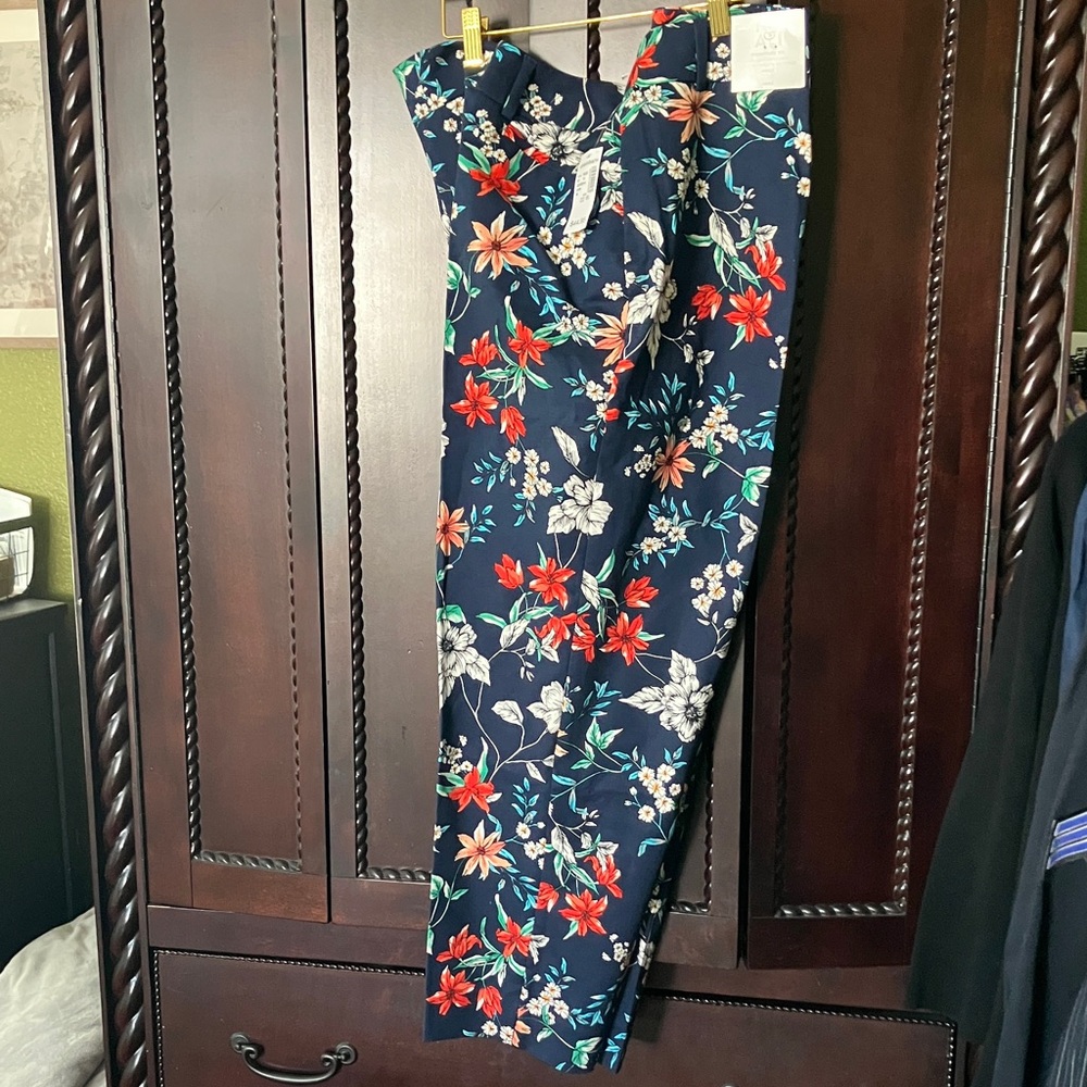 Roz & Ali Navy Floral Ankle Pants